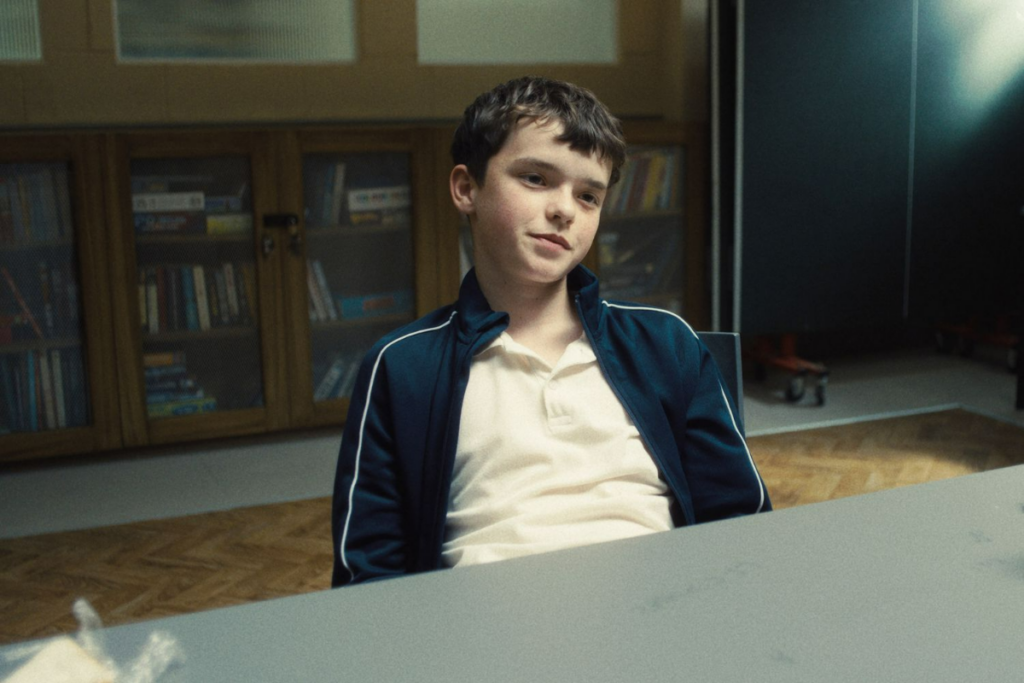 Em “Adolescência”, Jamie é acusado de assassinar uma colega de escola, colocando à prova a confiança de seus pais e das autoridades (Imagem: Reprodução digital | Netflix)