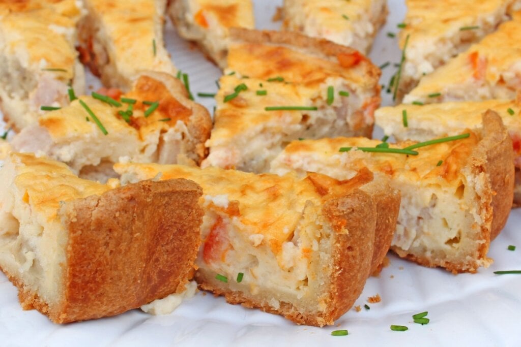 Torta de tilápia com tomate (Imagem: Giideon | Shutterstock)