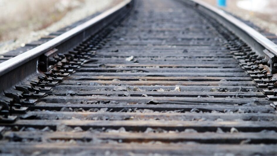 Artefato foi encontrado nos trilhos na região de Saint-Denis (Foto: Banco de Imagens)