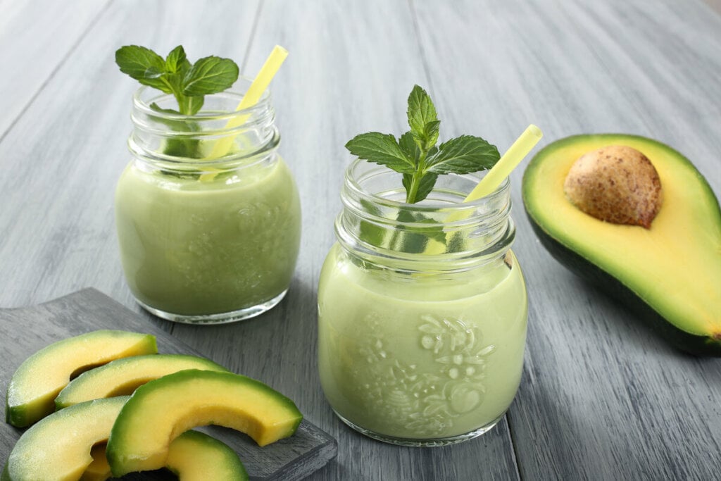 Vitamina de abacate com hortel&atilde; (Imagem: denio109 | Shutterstock)