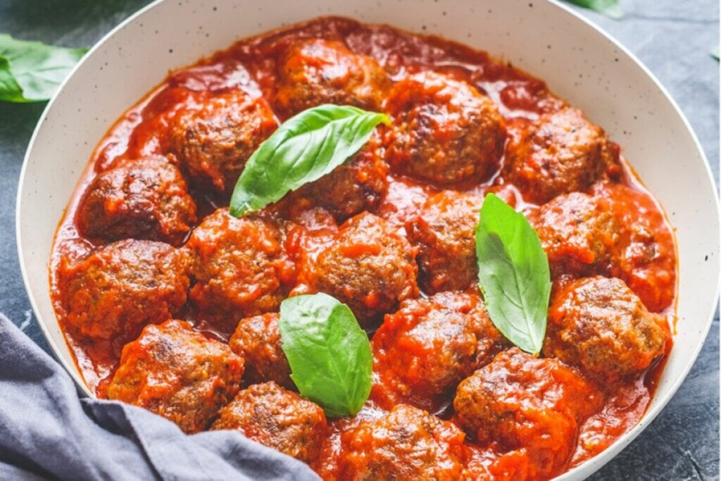 Almôndega de grão-de-bico (Imagem: Edalin Photography | Shutterstock)