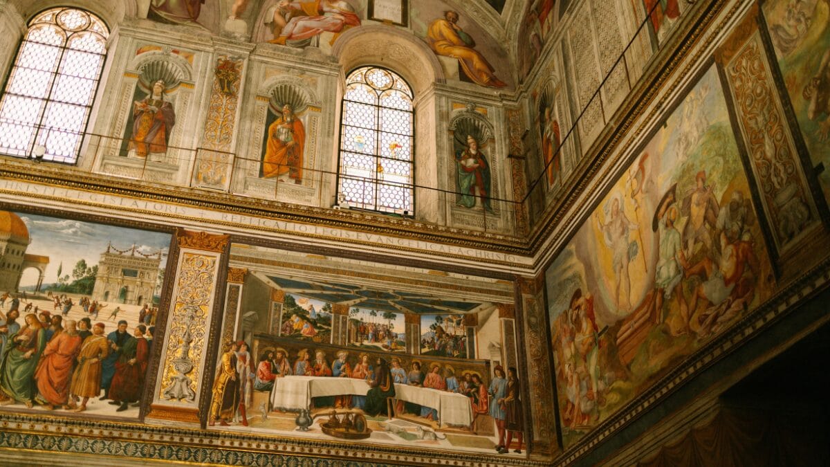 Capela Sistina abriga o Conclave que escolhe o novo papa desde o século XV.
