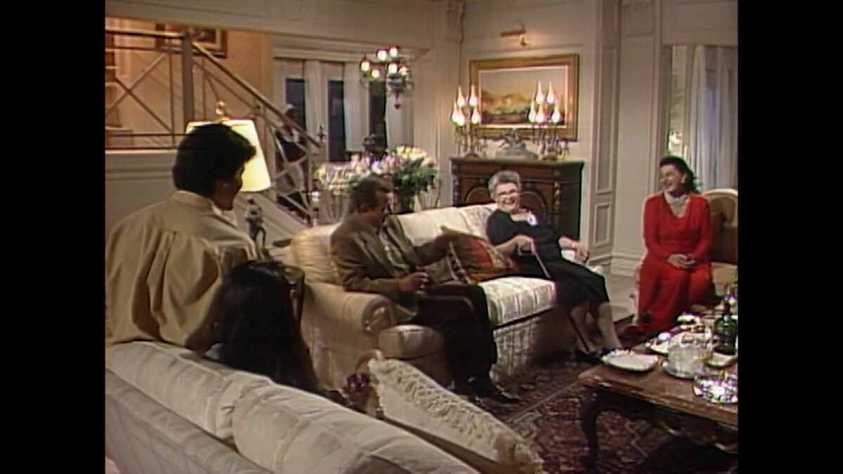 Carlos leva Helena para um jantar na casa de Olga em História de Amor