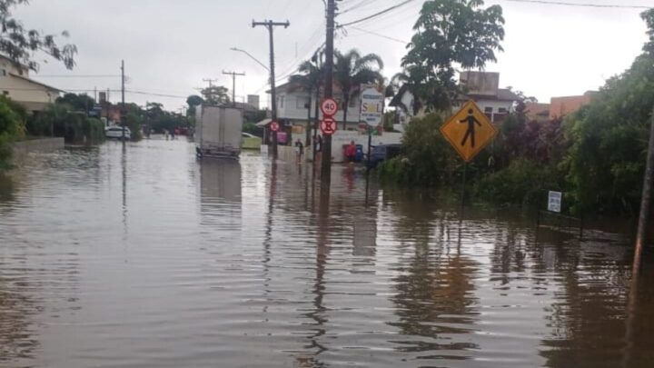 Chuvas atingiram Florianópolis e parte do Estado em janeiro e provocaram alagamentos (Foto: PMRv, Divulgação)