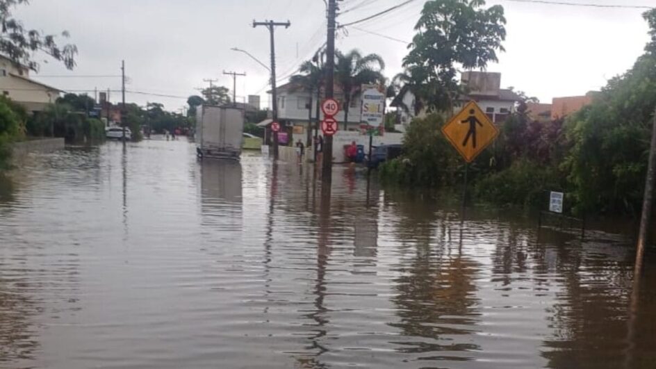 Chuvas atingiram Florianópolis e parte do Estado em janeiro e provocaram alagamentos (Foto: PMRv, Divulgação)