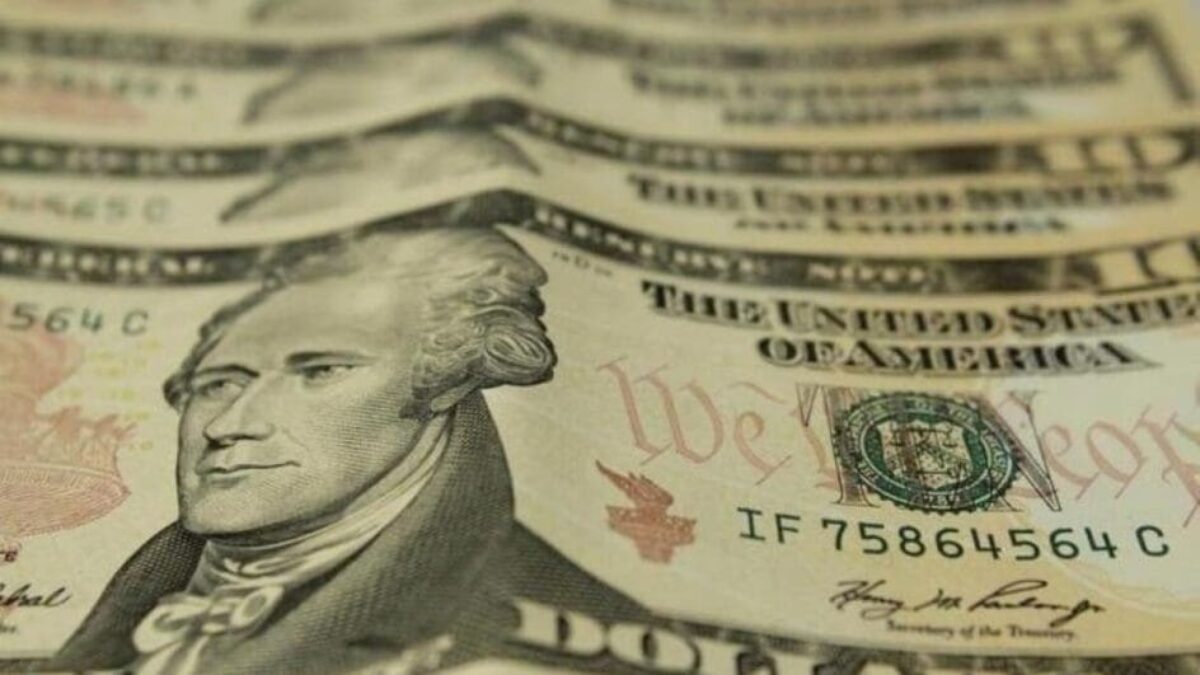 Dólar desaba e fecha em R$ 5,84 após Trump recuar no “tarifaço”