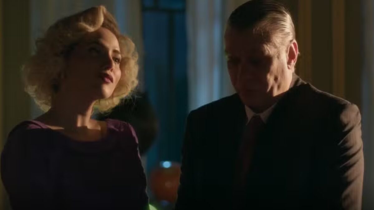 Garota do Momento: Juliano e Zélia comemoram sucesso do plano contra Maristela com beijão!