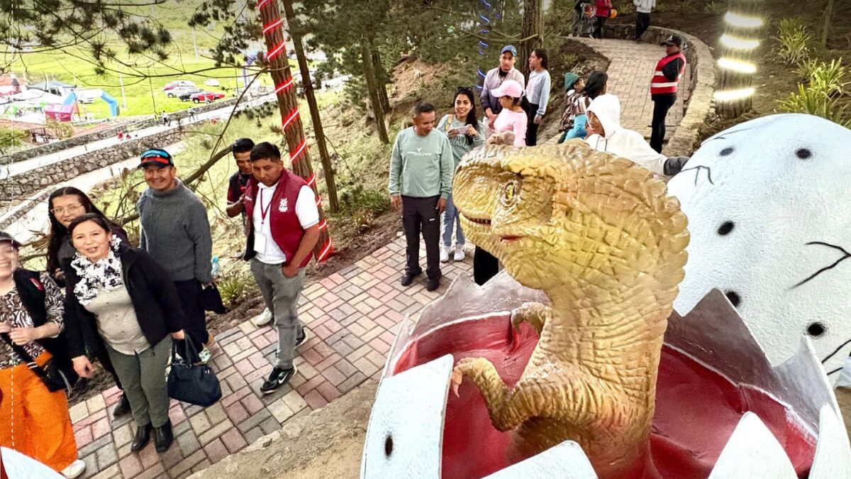 Mushuc Runa tem parque de dinossauros no CT - (Foto: Redes Sociais, Mushuc Runa)