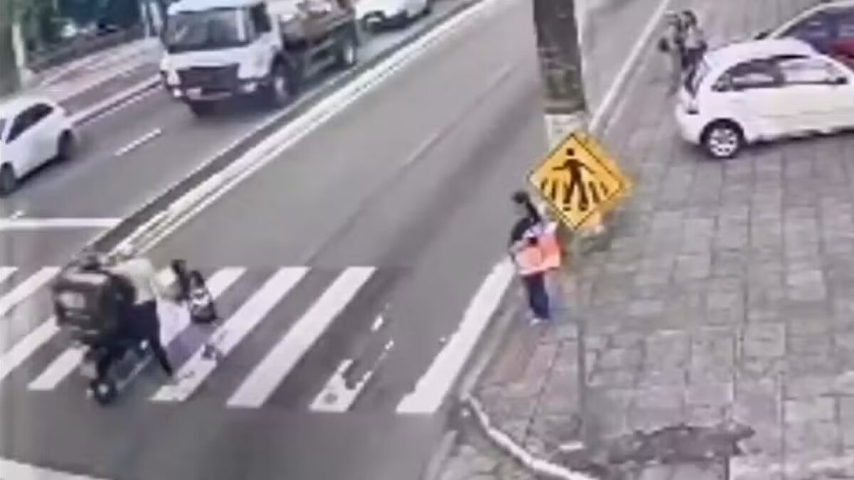 Mãe e filhas são atropeladas