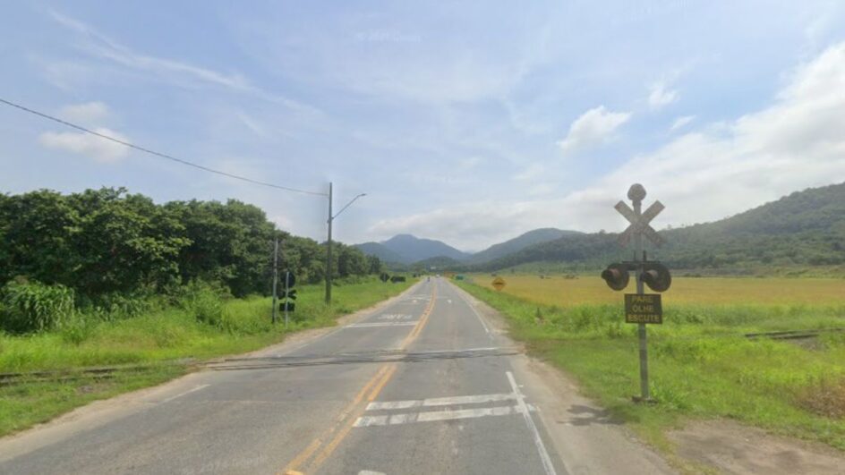 Obras ocorrem em trecho da rodovia sentido Joinville (Foto: Google Maps, Reprodução)