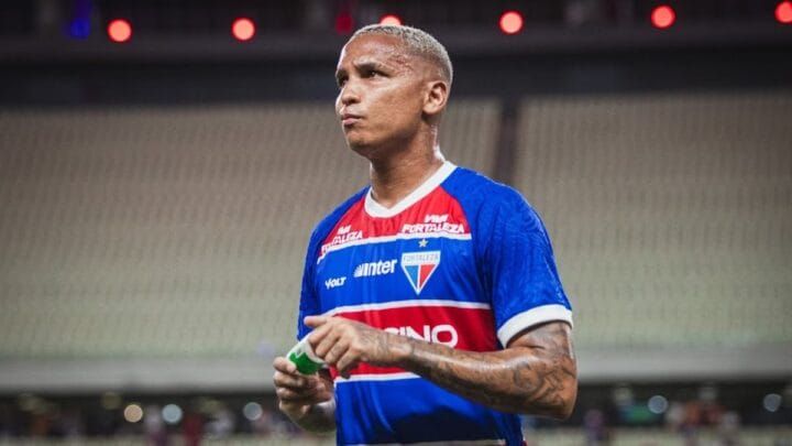 Atacante Deyverson é uma das opções ofensivas do Fortaleza para a partida contra o Racing, pela Libertadores (Foto: Mateus Lotif/FEC)
