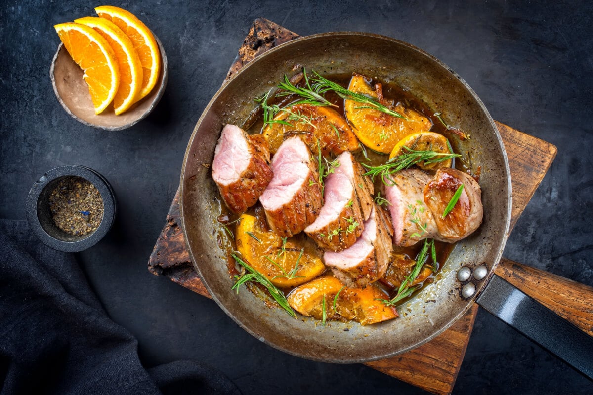 Picanha suína ao molho de laranja (Imagem: hlphoto | Shutterstock)