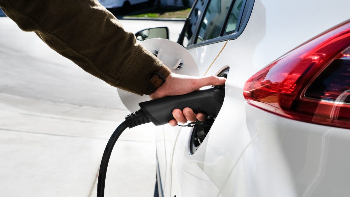 Da extração de minerais à montagem final: como são feitas as baterias de carros elétricos