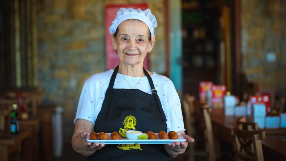 Restaurante tradicional do Sul da Ilha aposta em bolinho de moqueca para o Comida di Buteco