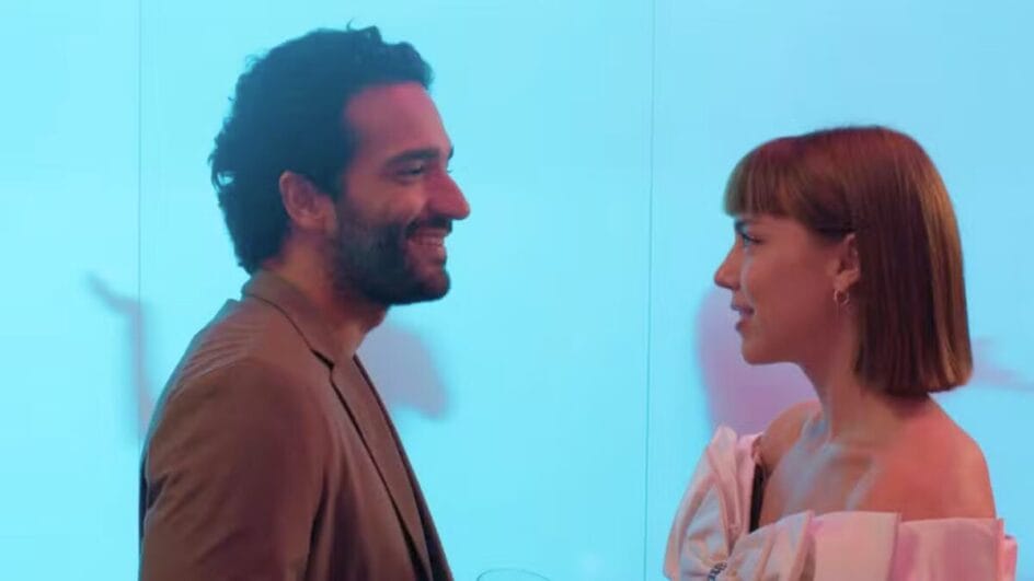 Solange (Alice Wegmann) e Afonso (Humberto Carrão) vão se encontram na festa da Tomorrow no capítulo desta quinta-feira (3)