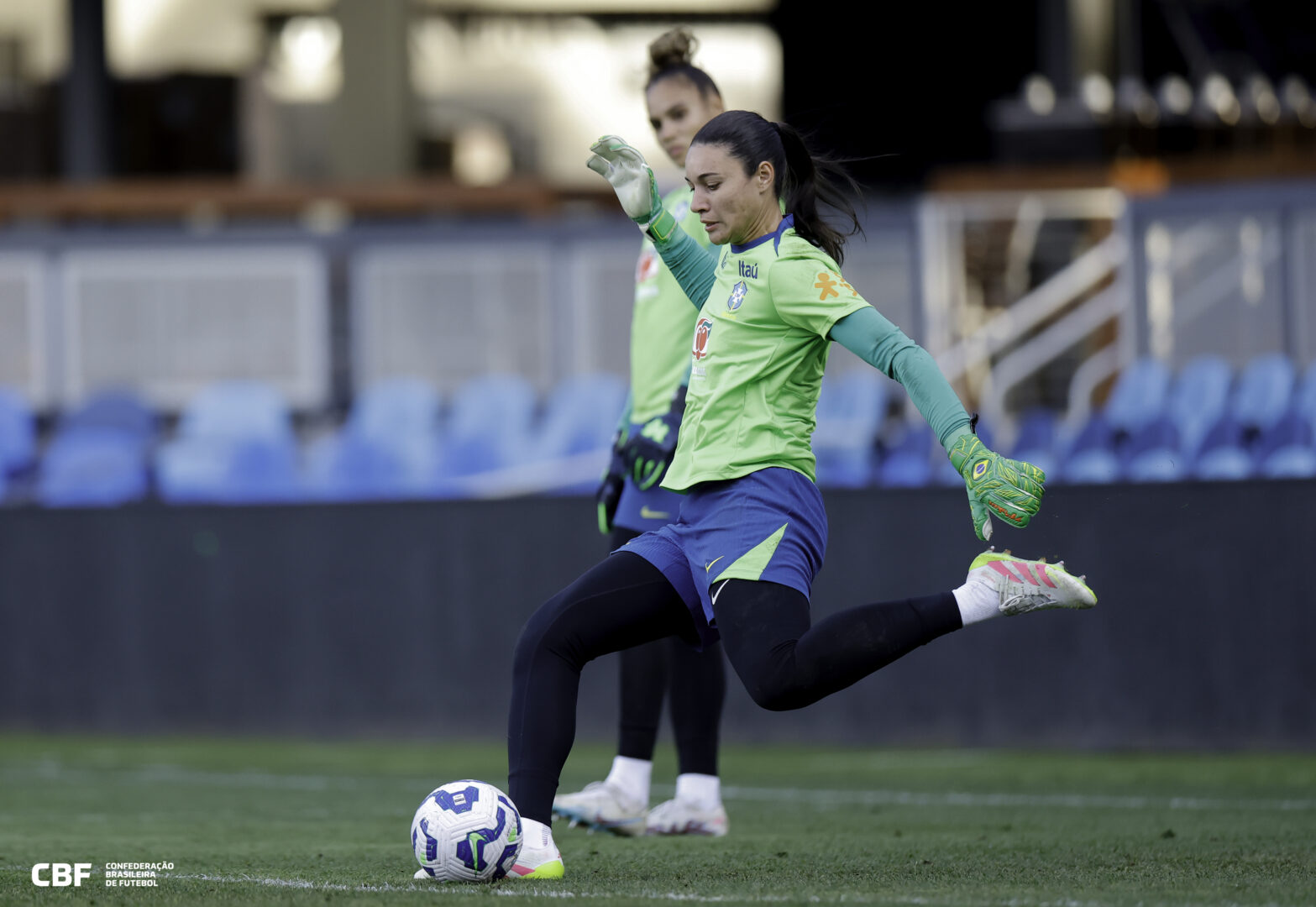 Treino da Seleção Brasileira Feminina de Futebol em preparação para jogo contra Estados Unidos