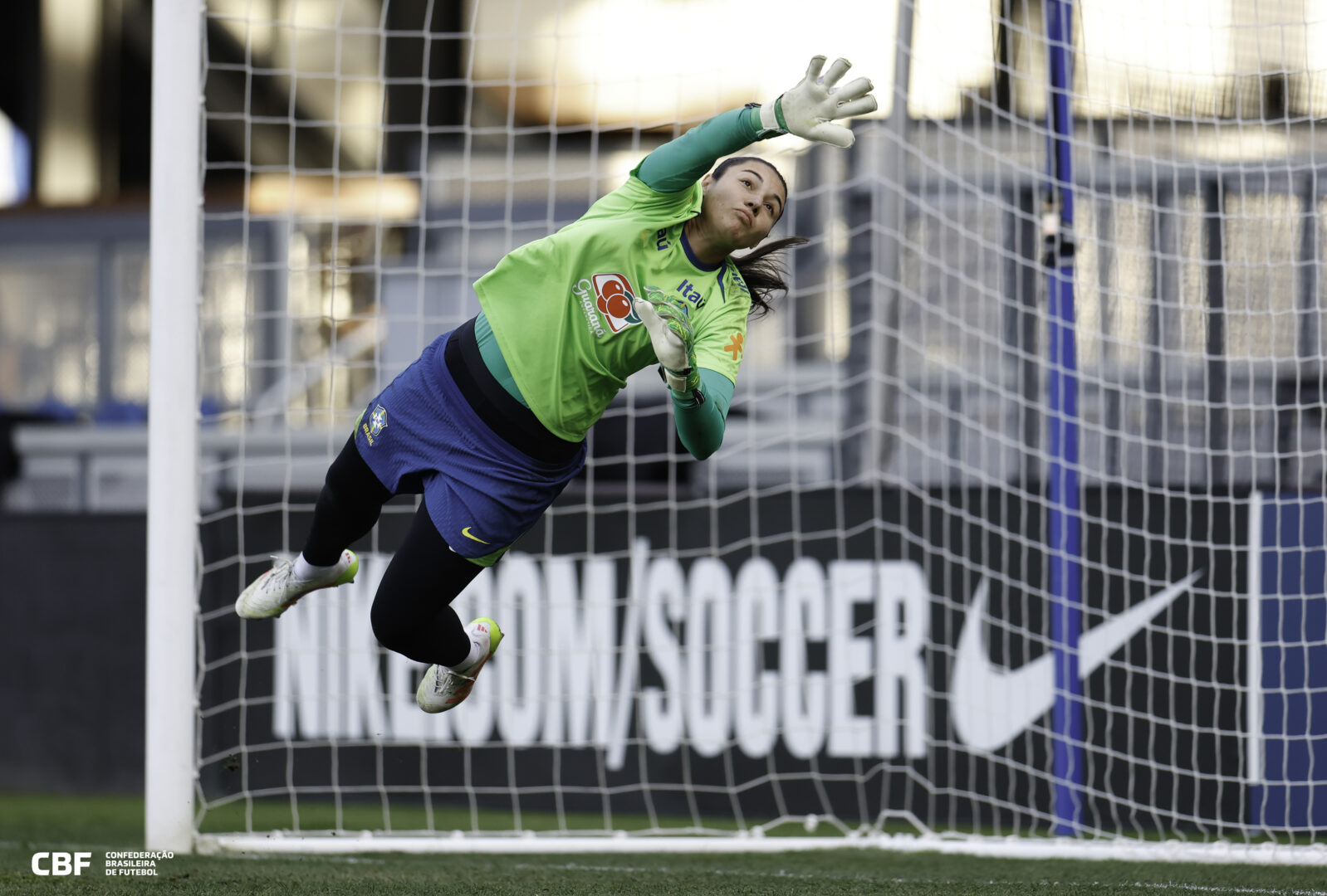 Treino da Seleção Brasileira Feminina de Futebol em preparação para jogo contra Estados Unidos