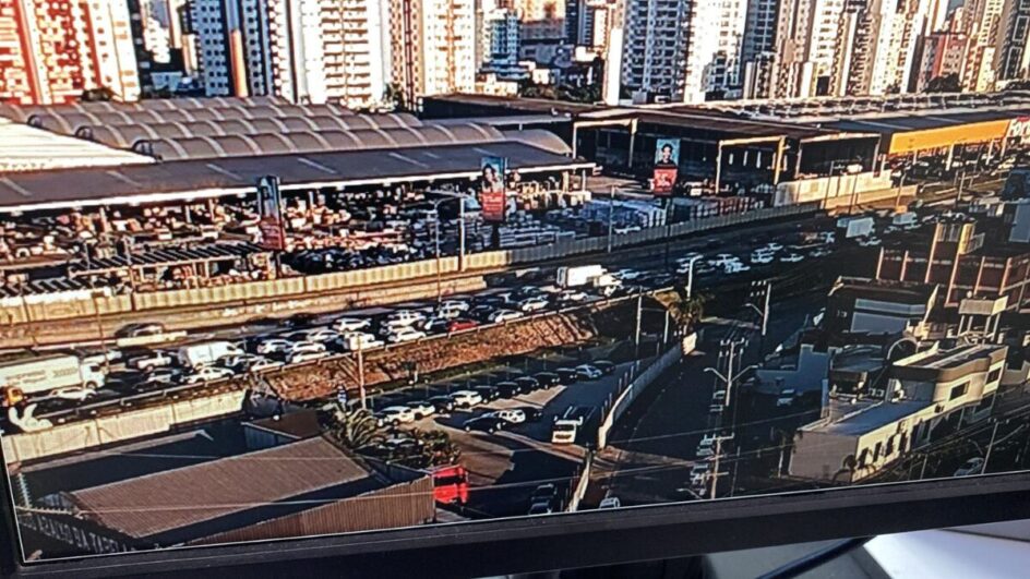 Acidente foi na BR-101 (Foto: Câmeras de Monitoramento, Reprodução)