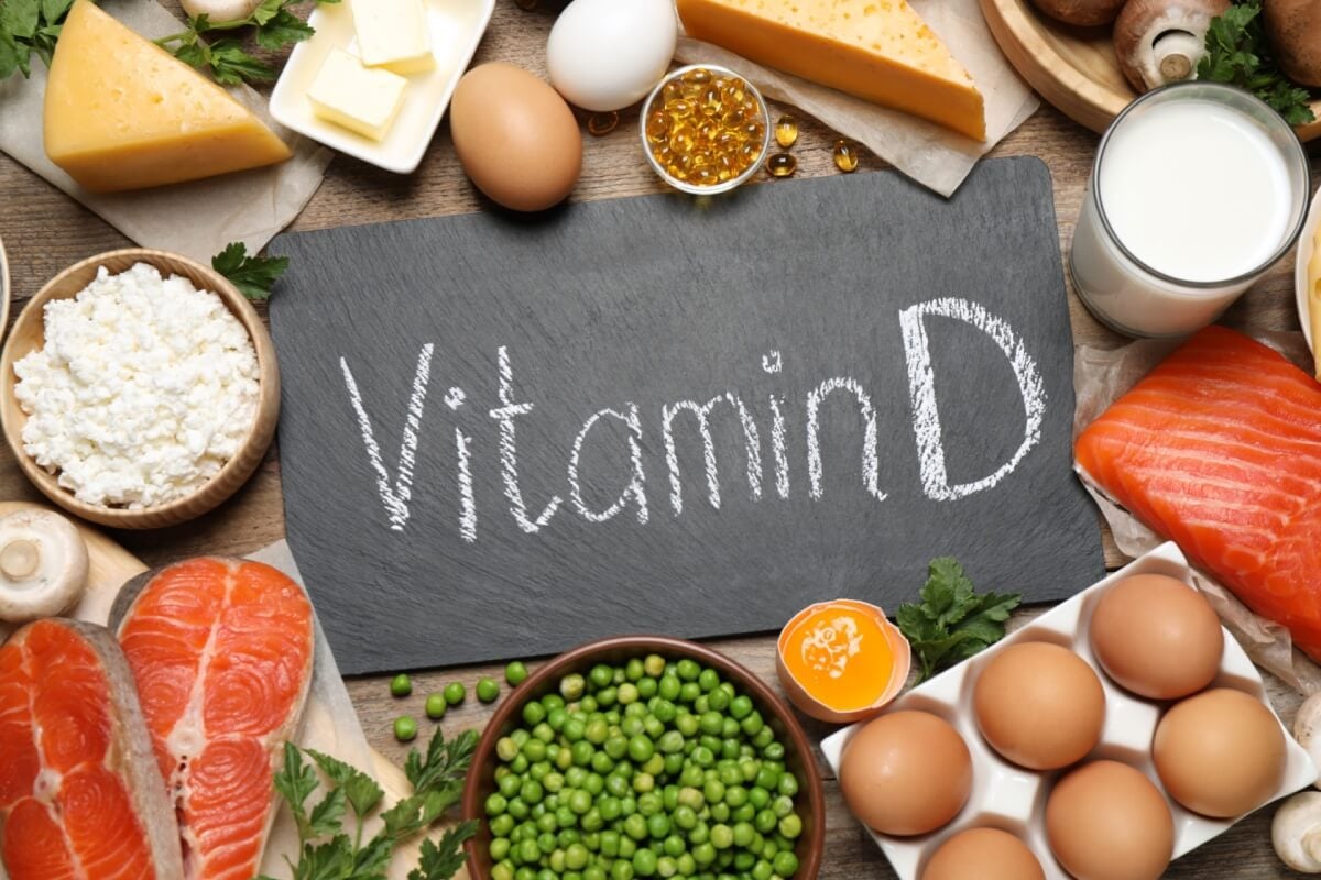 A vitamina D melhora a capacidade do corpo em combater infecções, além de prevenir várias doenças (Imagem: New Africa | Shutterstock)