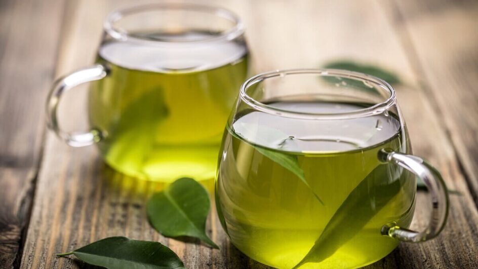 Chá verde termogênico com gengibre (Imagem: Grafvision | Shutterstock)