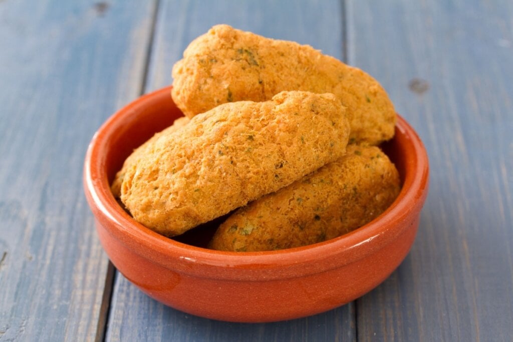 Croquete de bacalhau (Imagem: Natalia Mylova | Shutterstock)