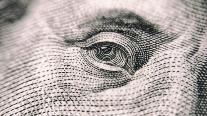 Dólar opera em alta nesta sexta-feira (Foto: Banco de Imagens)