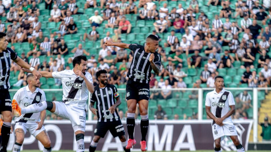 Figueirense e Ponte Preta ficaram no empate por 1 a 1 no Orlando Scarpelli