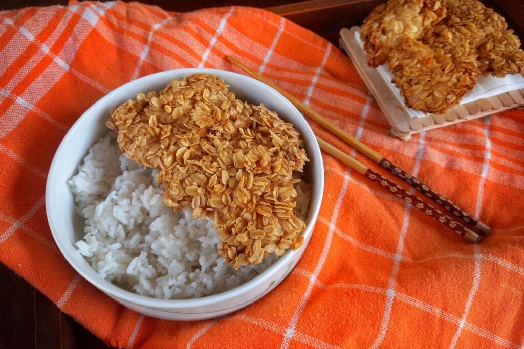 Frango empanado com flocos de aveia (Imagem: PutriVania2422 | Shutterstock)