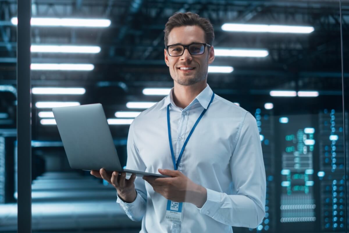 Áreas de cibersegurança e engenharia de dados oferecem boas oportunidades de trabalho (Imagem: Gorodenkoff | Shutterstock)