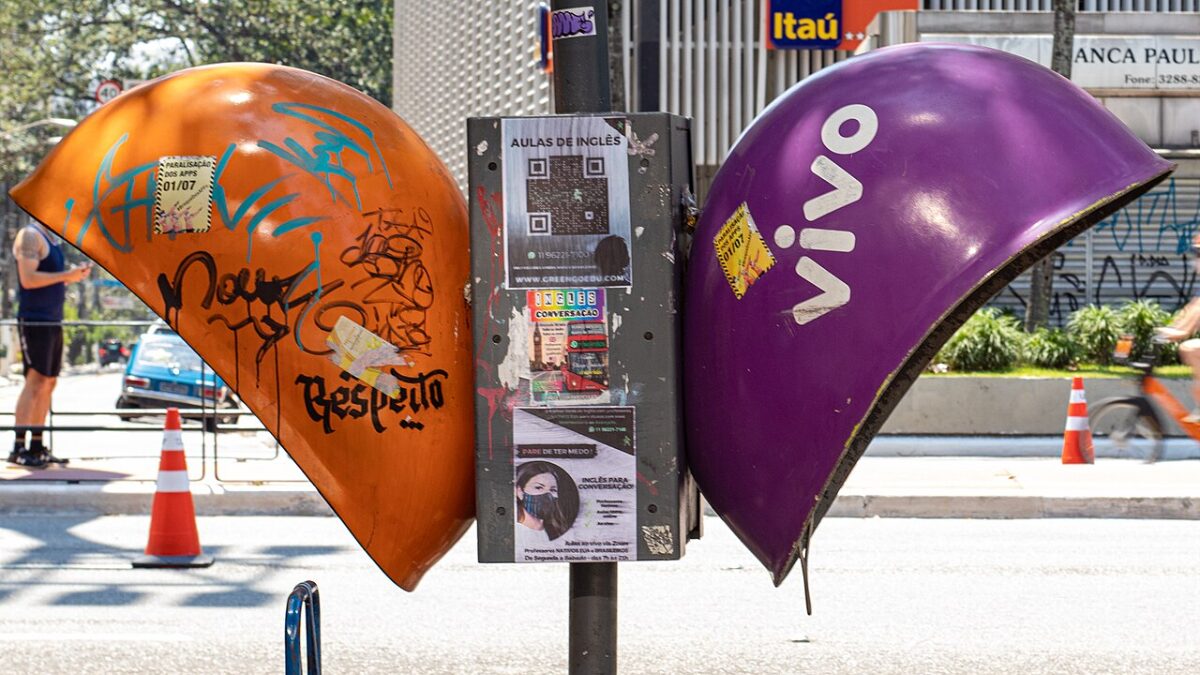 Orelhão, cartão telefônico e “cair a ficha”: o Brasil de um tempo sem  celular - NSC Total