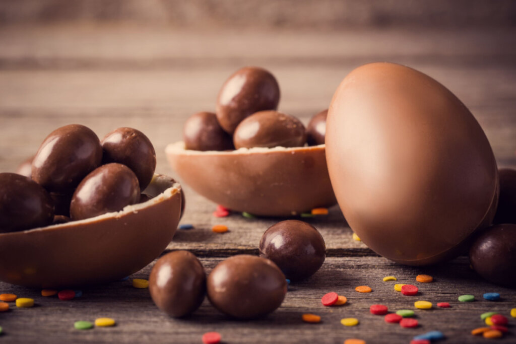 É importante manter o chocolate em ambiente fresco e arejado (Imagem: Maya Kruchankova | Shutterstock)