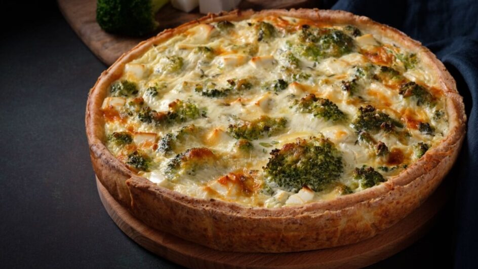 Quiche de brócolis com queijo feta (Imagem: MariaZubareva | Shutterstock)