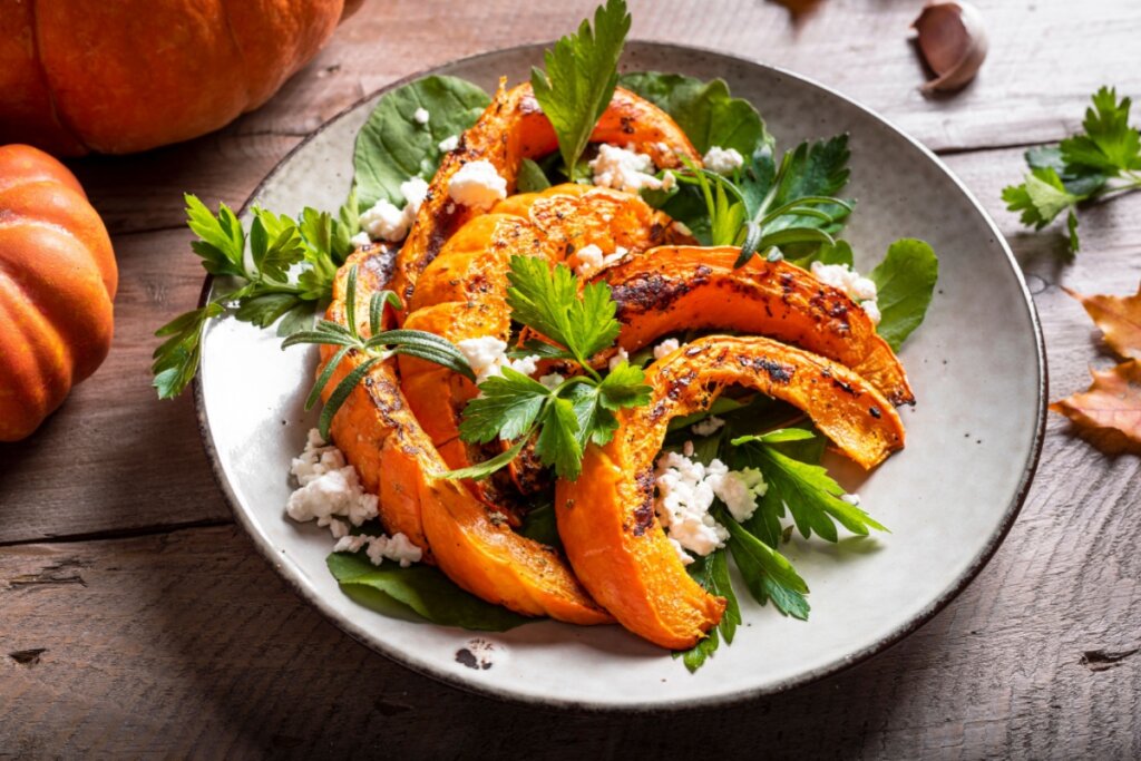 Salada de abóbora com ricota e gengibre (Imagem: Oksana Mizina | Shutterstock)