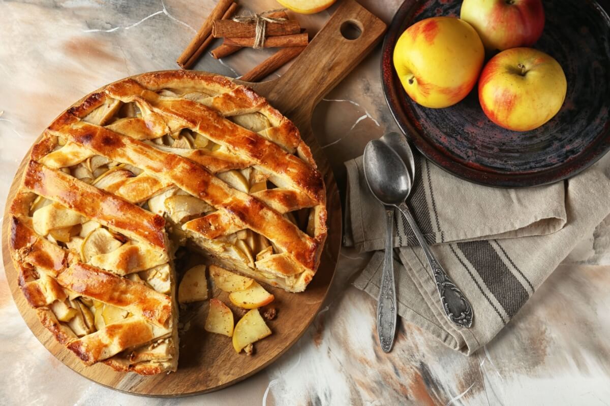 Torta de maça (Imagem: Pixel-Shot | Shutterstock)