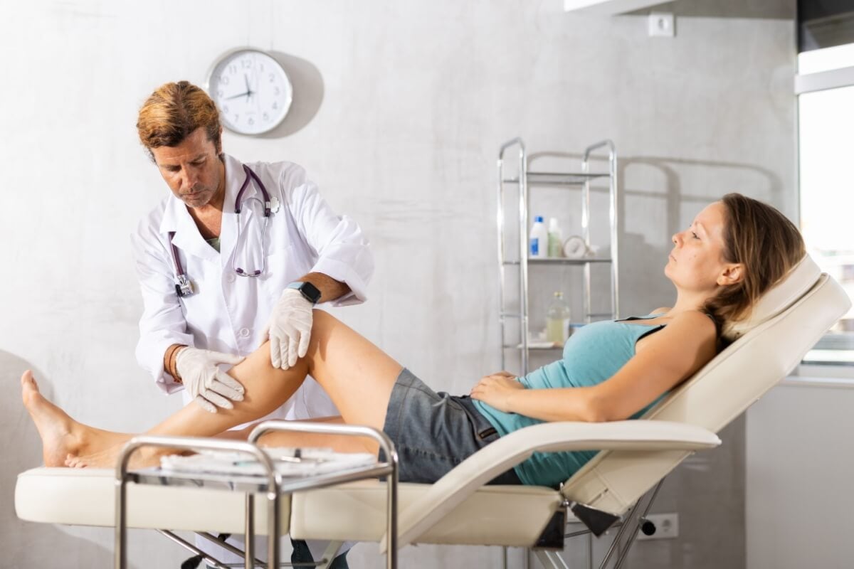 A trombose vem sendo cada vez mais diagnosticada entre jovens (Imagem: BearFotos | Shutterstock)
