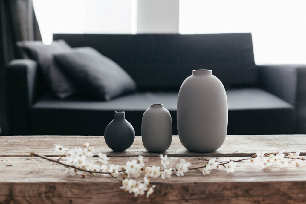 A harmonia entre os acessórios valoriza a decoração no estilo escandinavo (Imagem: Alena Ozerova | Shutterstock)