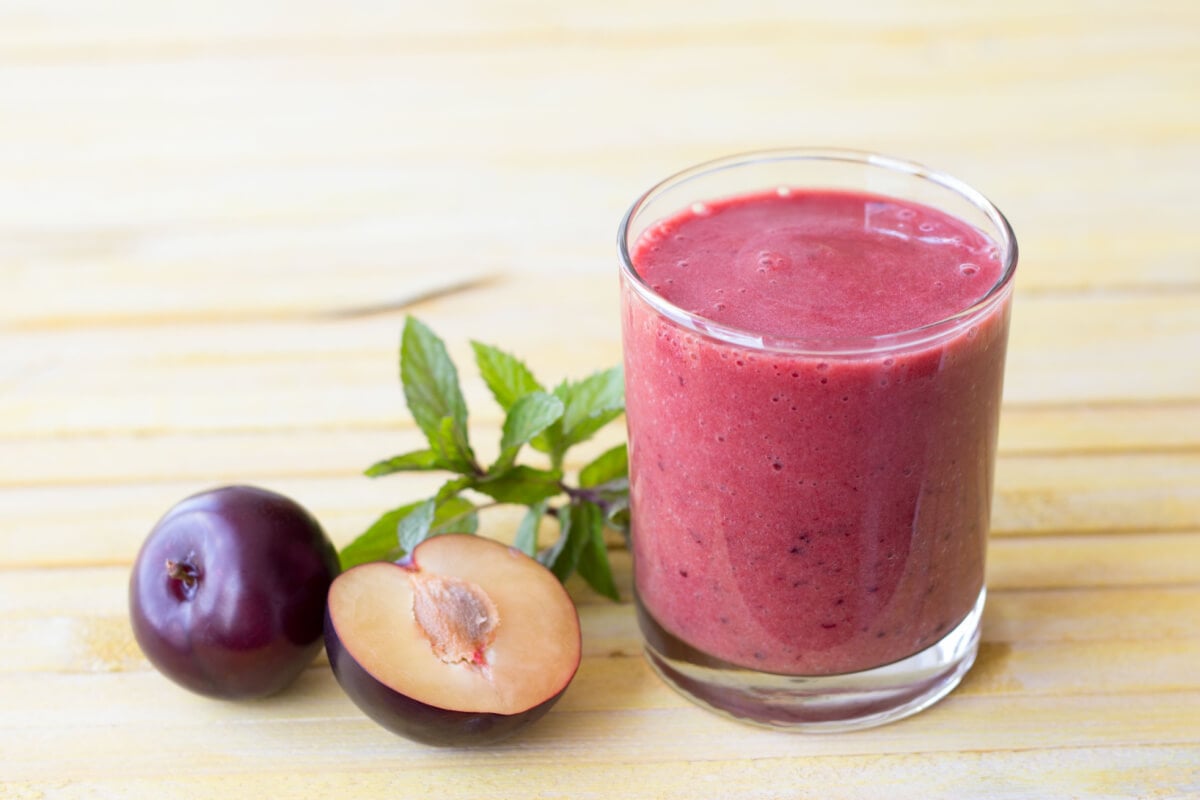 Vitamina de ameixa com aveia (Imagem: olepeshkina | Shutterstock)