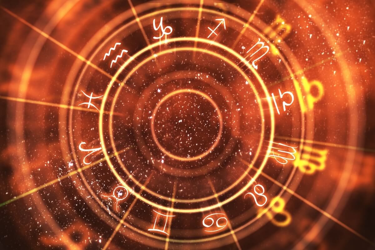 O céu desta quarta-feira favorecerá a introspecção, transformações pessoais e a redefinição de propósitos (Imagem: Golden Dayz | Shutterstock)