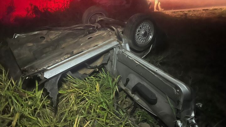 Acidente grave parte carro ao meio e deixa dois mortos em rodovia no Extremo-Sul de SC