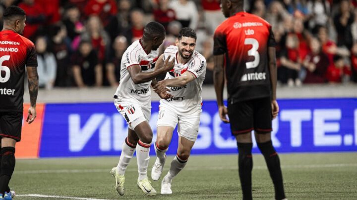 Botafogo-Sp comemora vitória por 4 a 1 contra o Athletio-PR pela última rodada da Série B (Foto:gor Barrankievcz/Agência Botafogo/Divulgação