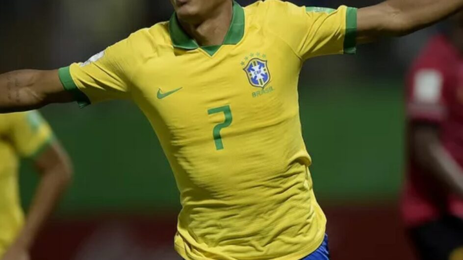 CBF "esquece" de Garrincha em homenagem e Internet não perdoa