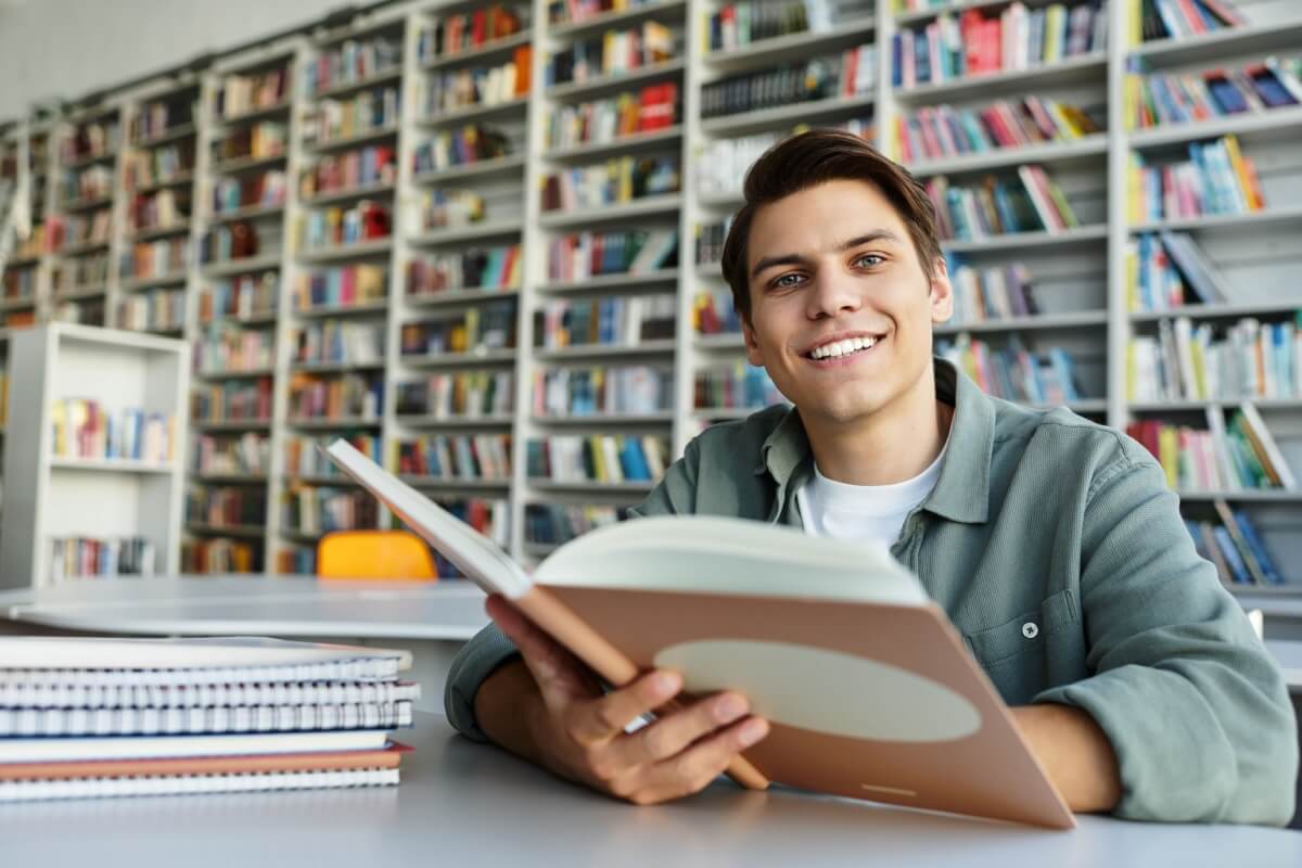 O segredo para um bom desempenho no Concurso Nacional Unificado 2 está na preparação antecipada (Imagem: LightField Studios | Shutterstock)