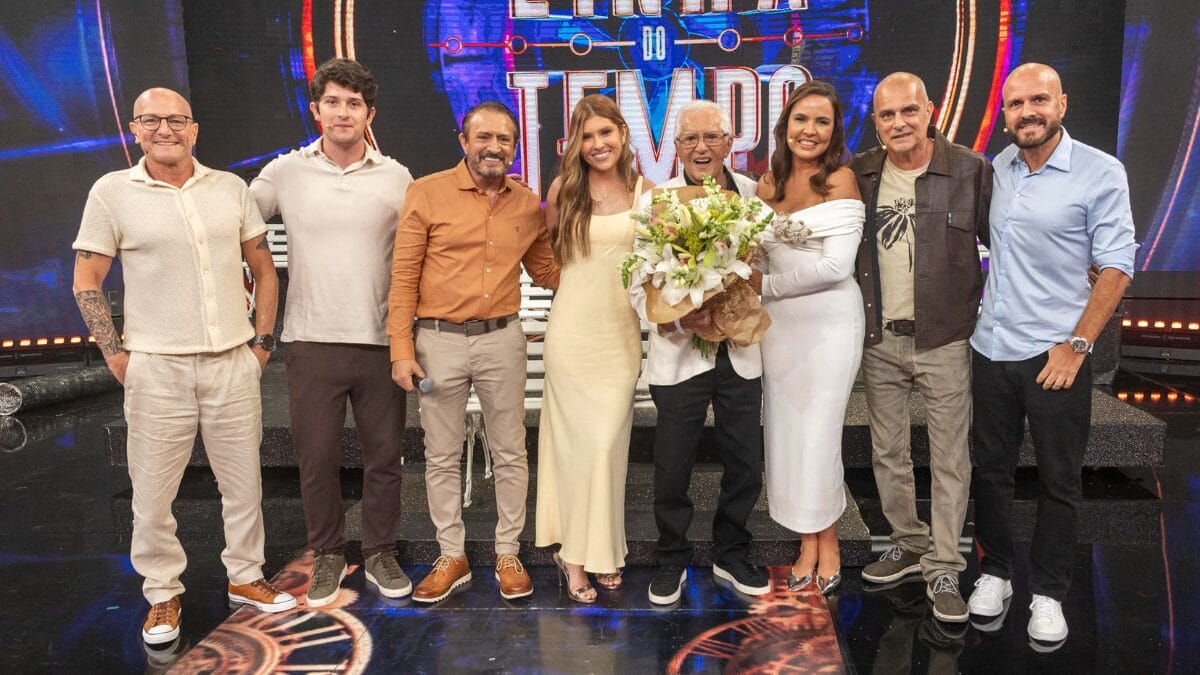 Carlos Alberto de Nóbrega foi à Globo para participar do Domingão com Huck. Emocionado, relembrou sua história e foi homenageado por amigos e familiares