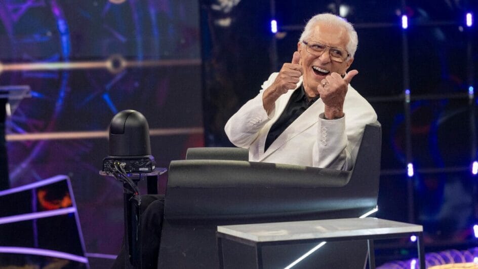 Carlos Alberto de Nóbrega foi à Globo para participar do Domingão com Huck. Emocionado, relembrou sua história e foi homenageado por amigos e familiares