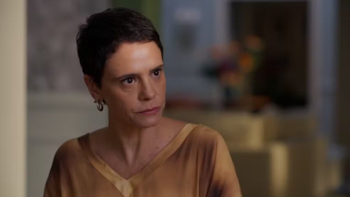 Celina diz para Odete denunciar o amante