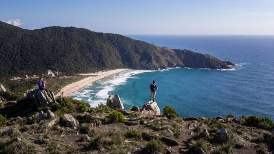 Corpo é encontrado em costão de praia de Florianópolis