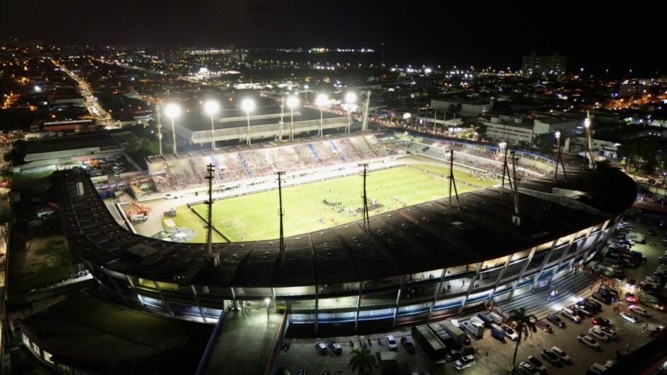 Imagem mostra o Estádio Rei Pelé a noite