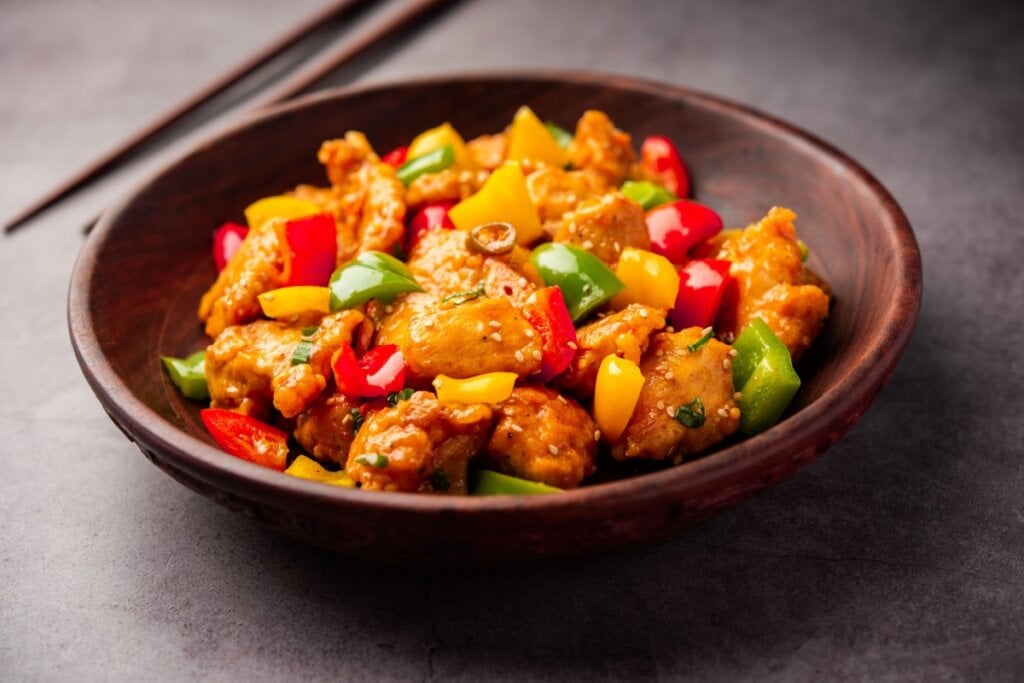 Frango xadrez com pimentão (Imagem: StockImageFactory.com | Shutterstock)