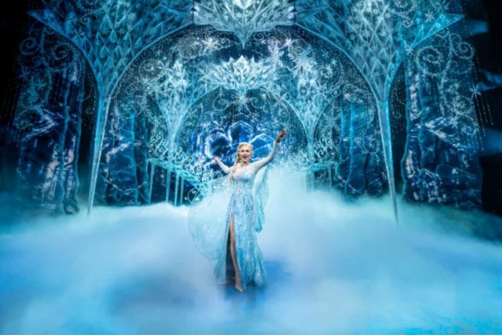 “Frozen: The Hit Broadway Musical” leva a magia dos palcos da Broadway diretamente para a TV (Imagem: Reprodução digital | Disney Theatrical Productions)