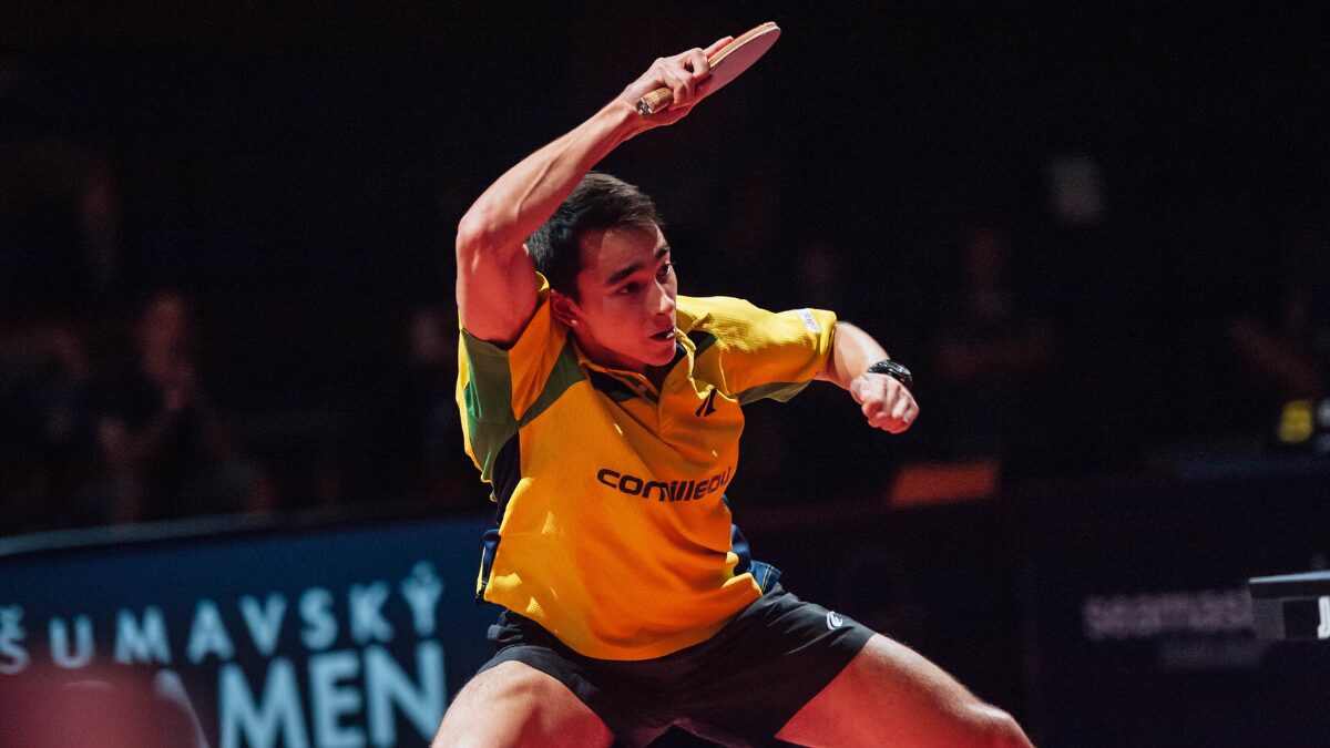 Hugo Calderano em partida de tênis de mesa (Foto Divulgação, ITTF)